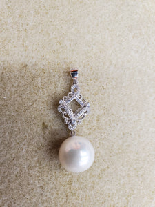 FRESHWATER PEARL PENDANT