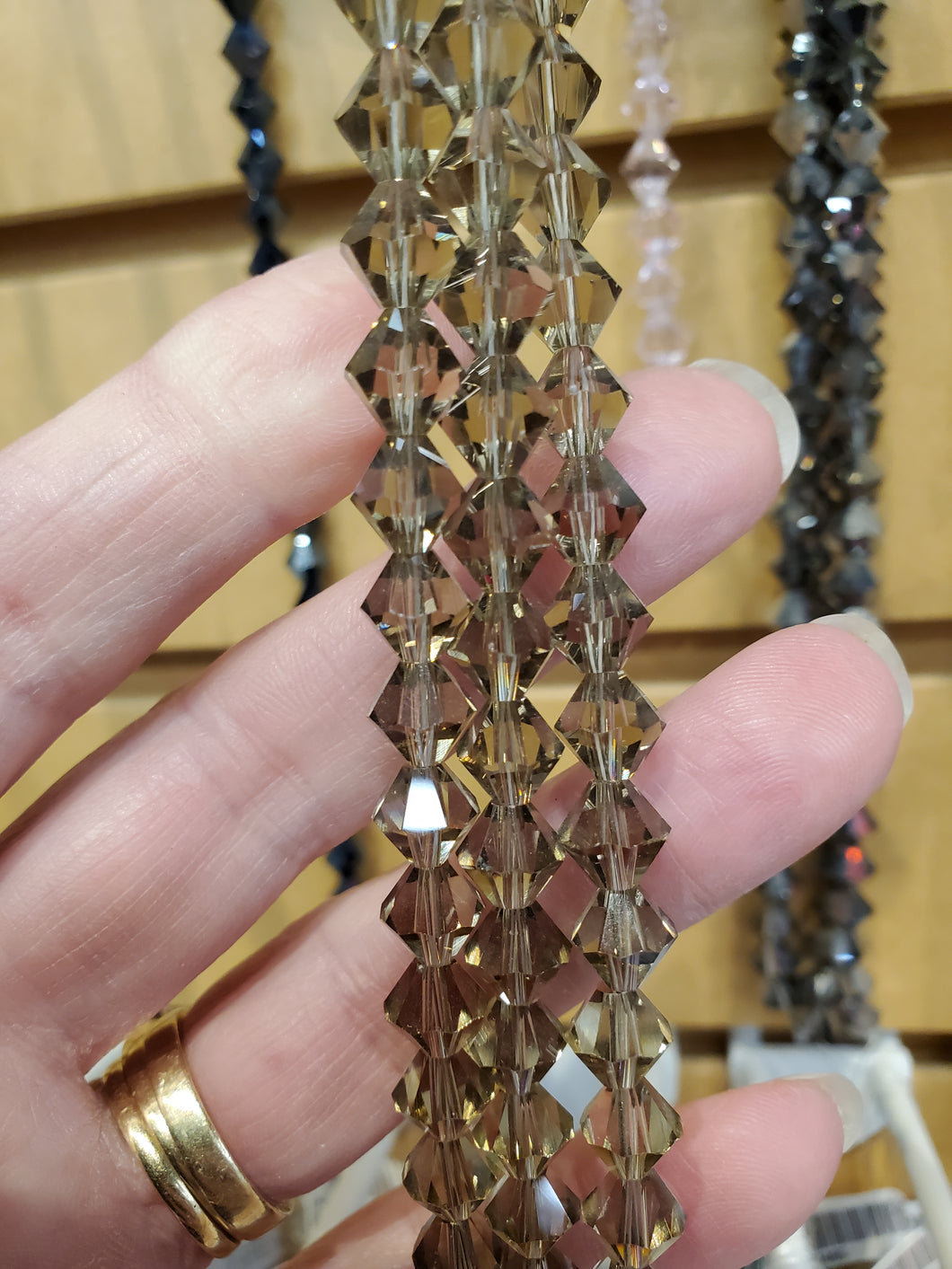 GLASS BICONE 8MM