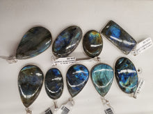 Load image into Gallery viewer, LABRADORITE PENDANT
