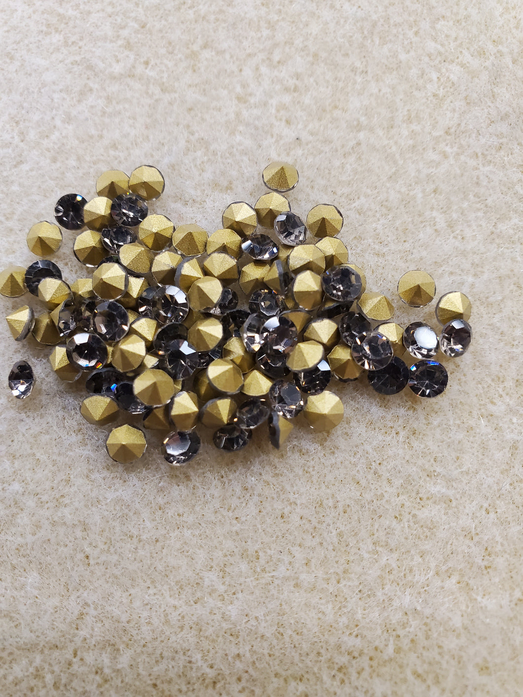 POINTED BACK RHINESTONES