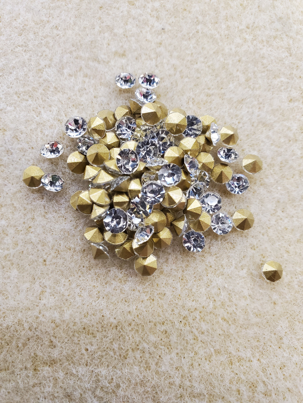 POINTED BACK RHINESTONE