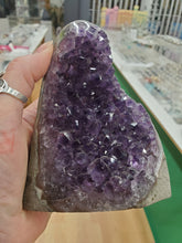 Load image into Gallery viewer, AMETHYST CUT BASE
