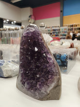 Load image into Gallery viewer, AMETHYST CUT BASE
