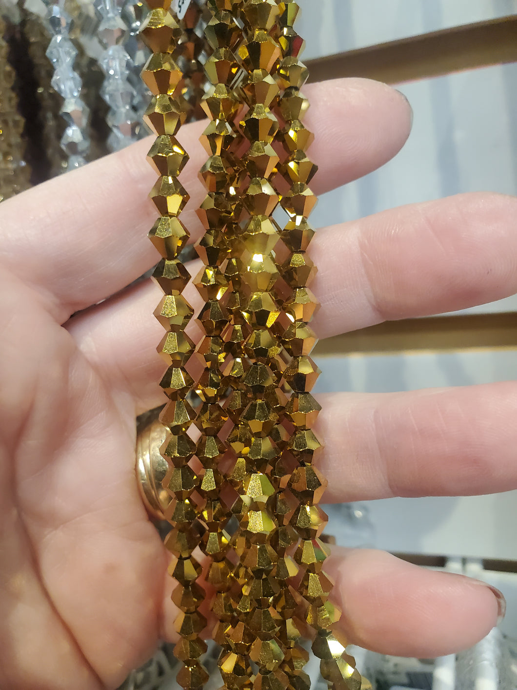 ELECTROPLATED GLASS BICONE 6MM