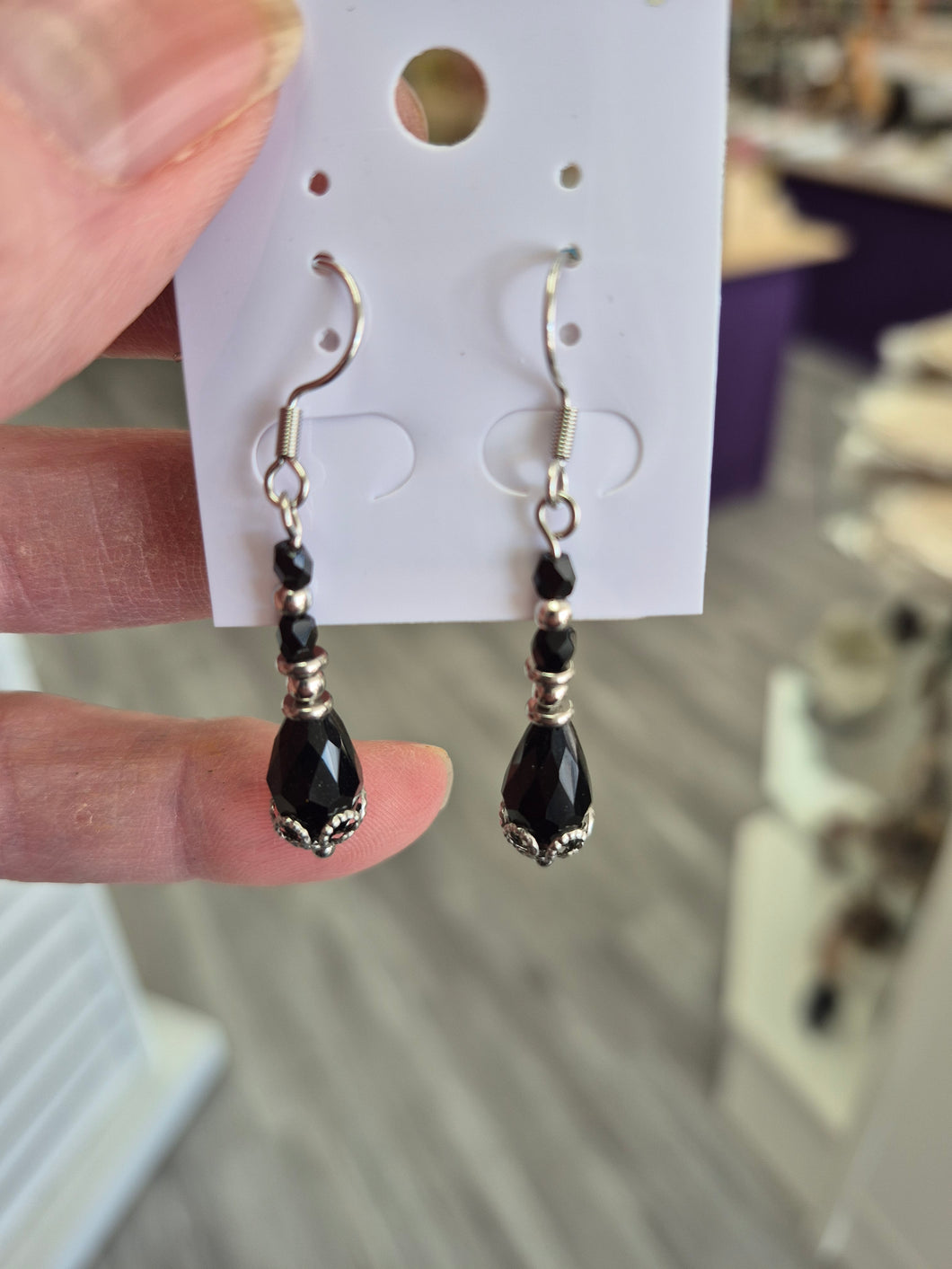 BLACK GLASS CRYSTAL EARRINGS