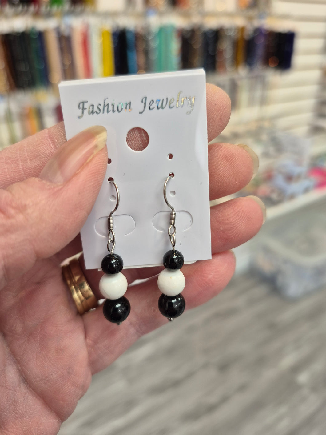 AGATE/HOWLITE EARRINGS