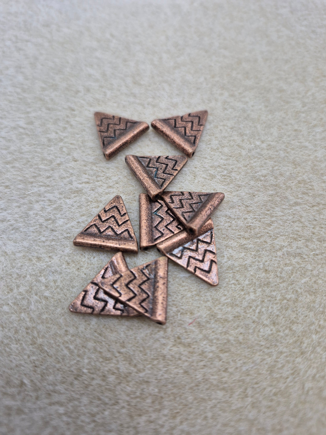TRIANGLE BEAD