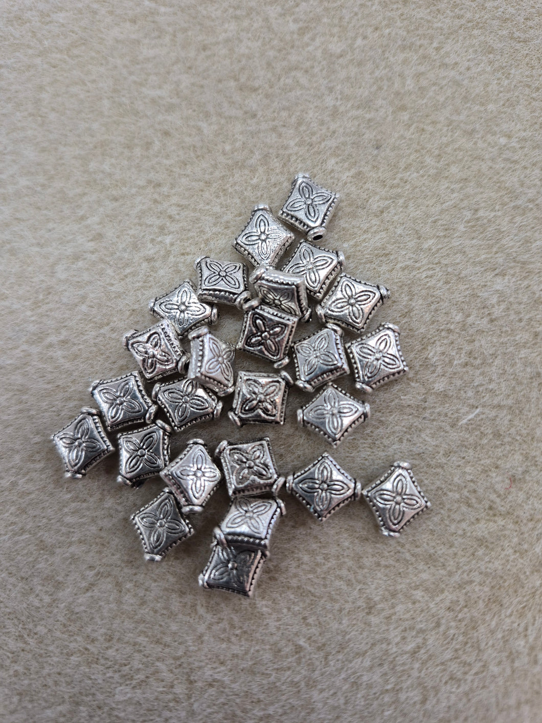 Rhombus Spacer