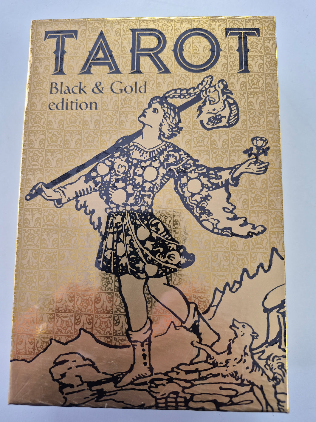 BLACK AND GOLD TAROT DECK