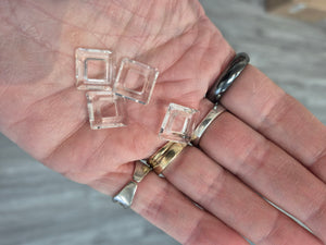 GLASS SQUARE FACETED
