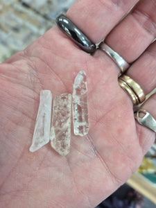 CLEAR QUARTZ POINT