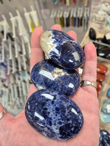 SODALITE PALM STONE 60MM