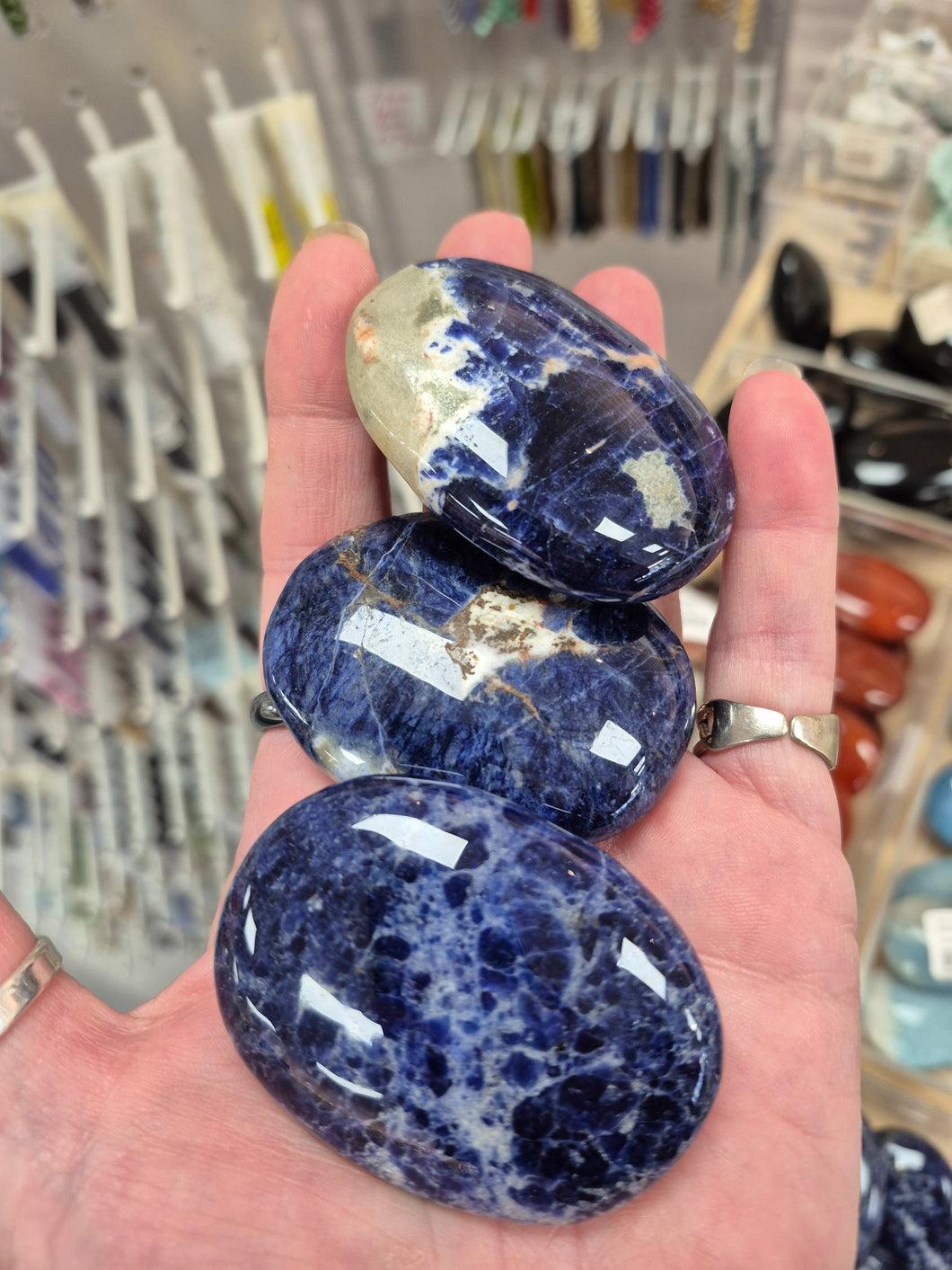 SODALITE PALM STONE 60MM