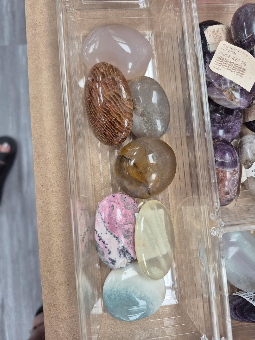 GEMSTONE PALM STONE