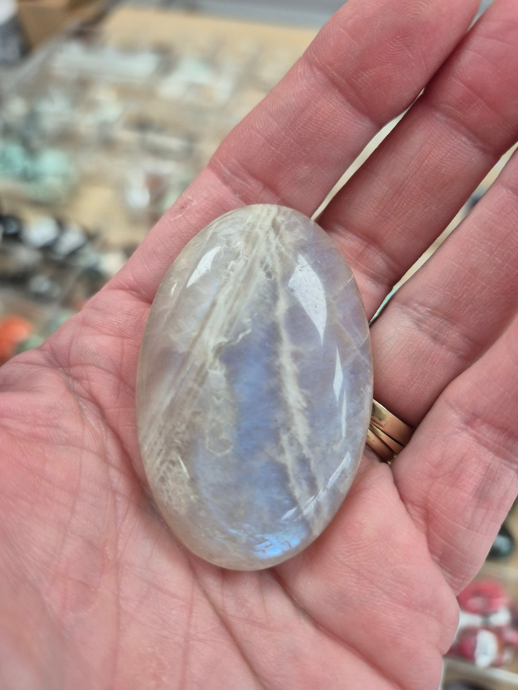 MOONSTONE PALM STONE