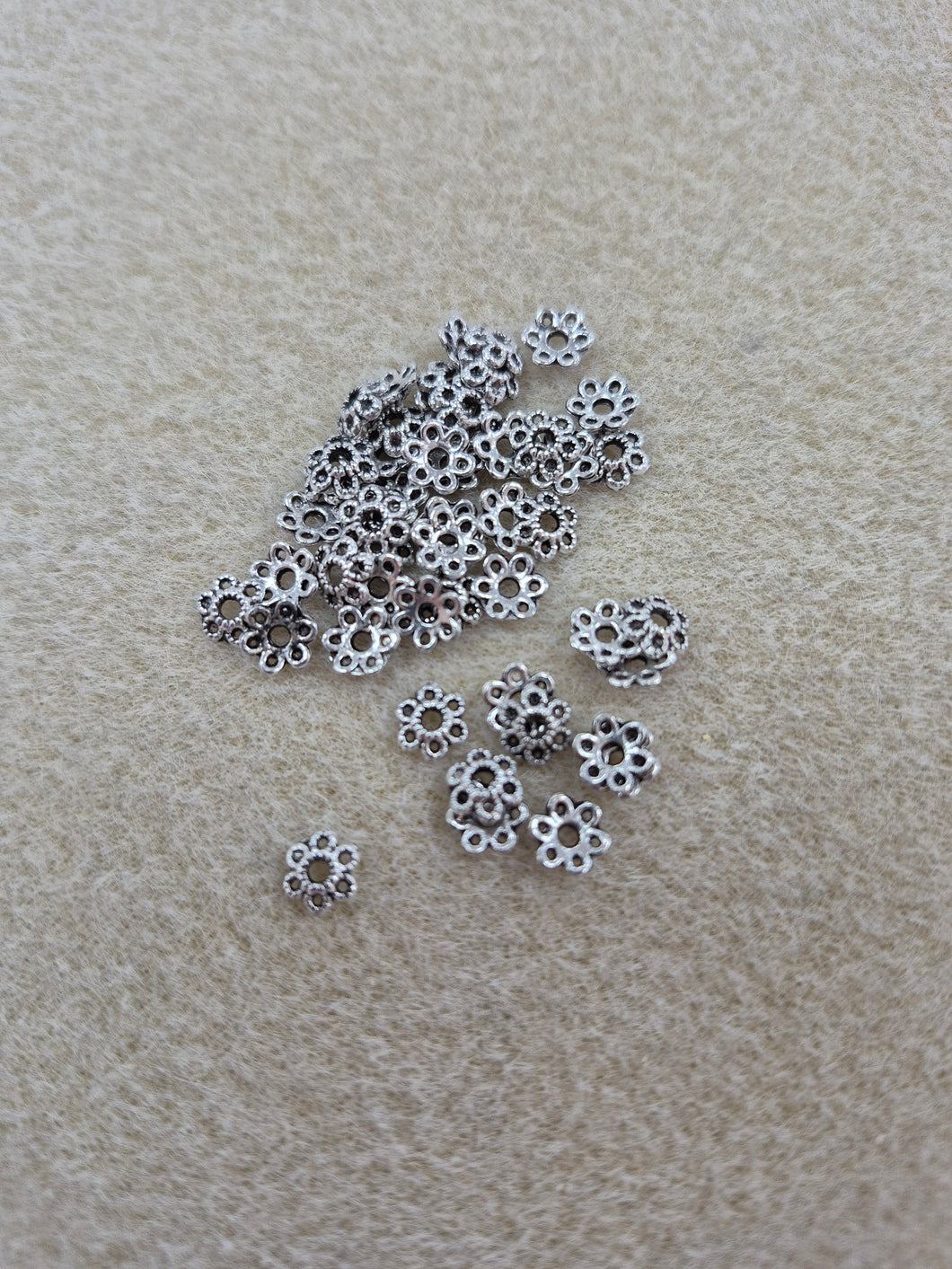 FLOWER BEAD CAP