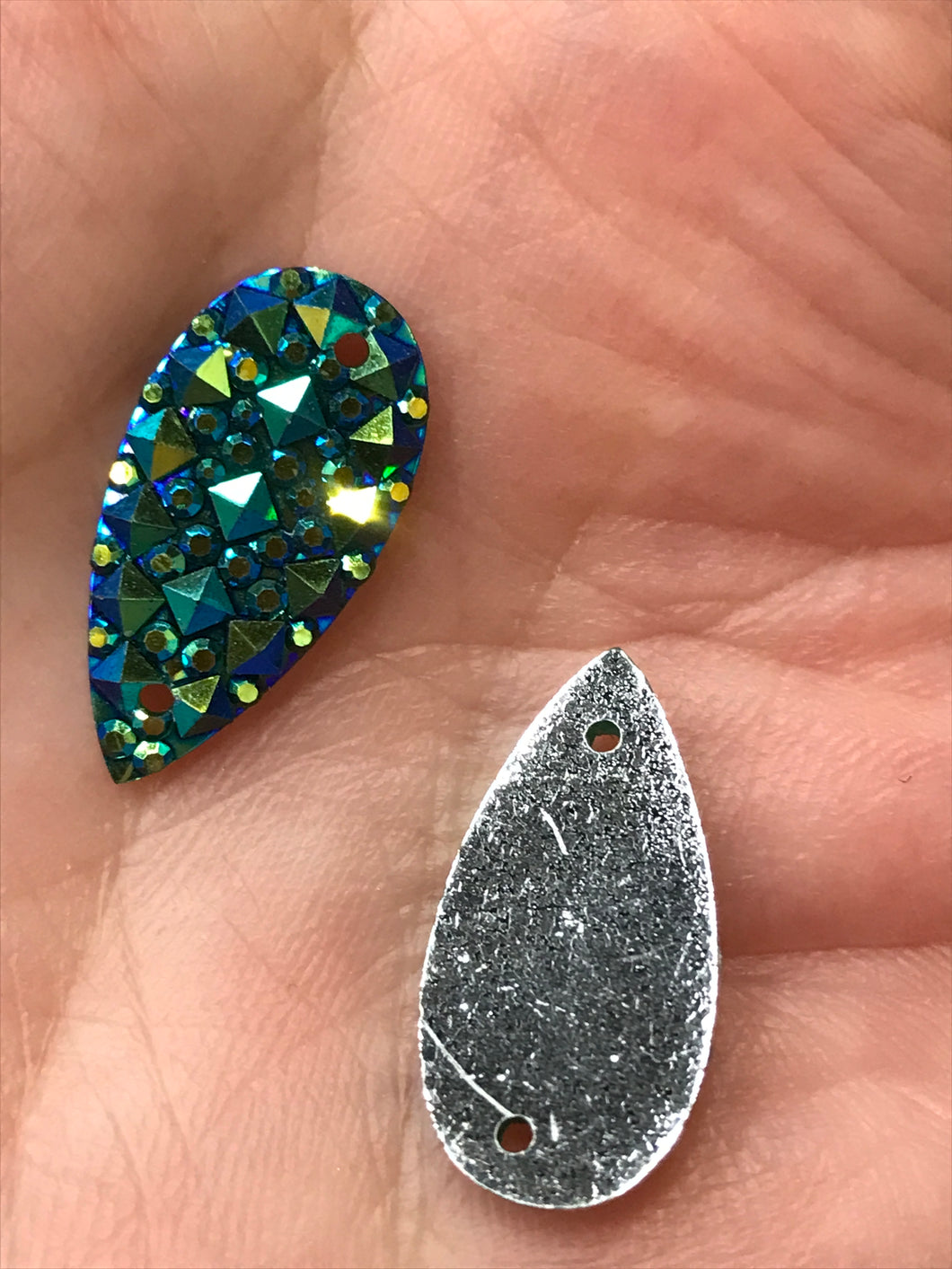 RESIN SEW-ON GUMMY SPIKE