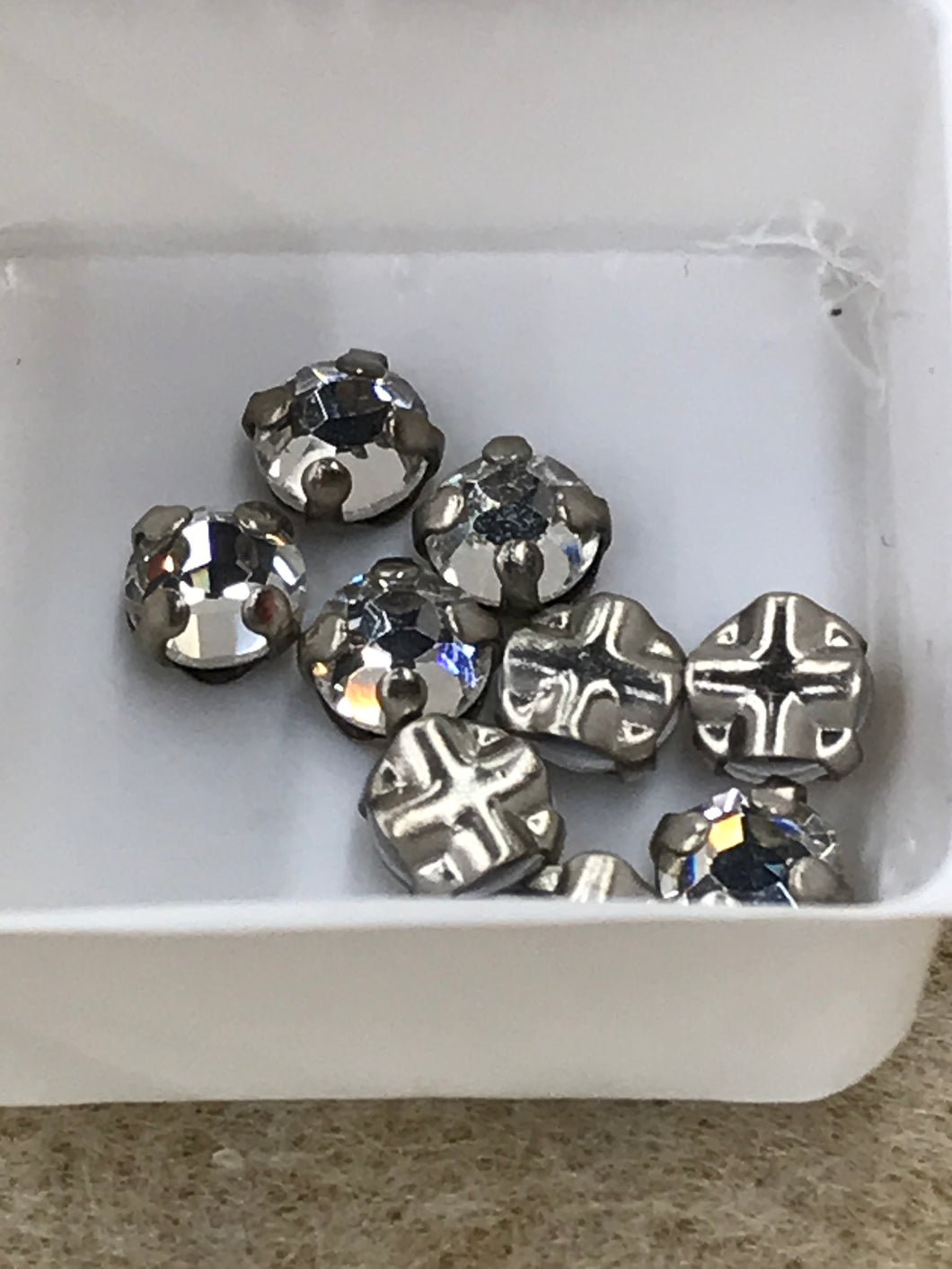 SEW-ON RHINESTONE 3.9MM