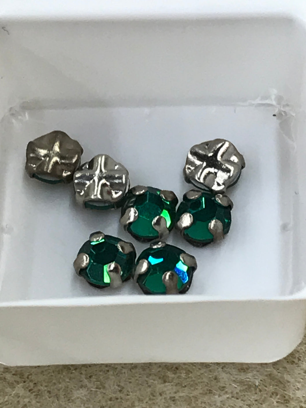 SEW-ON RHINESTONE 3.9MM