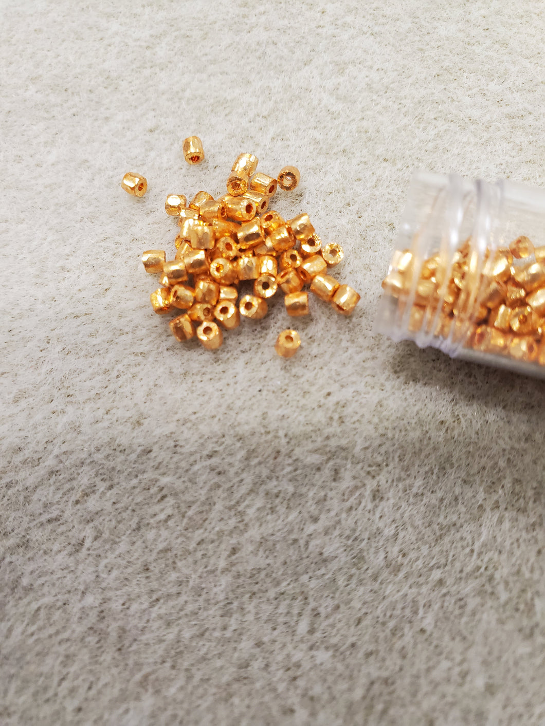 3-CUT BEAD 9/0 OP GOLD METALLIC