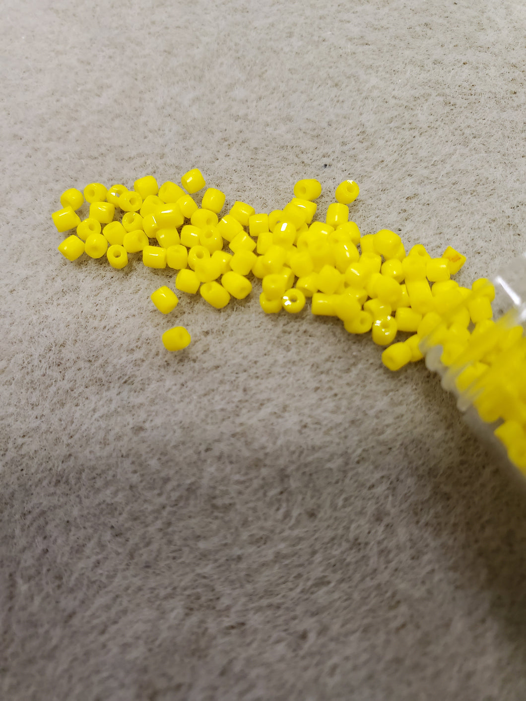 3-CUT BEAD 9/0 OP YELLOW LEMON