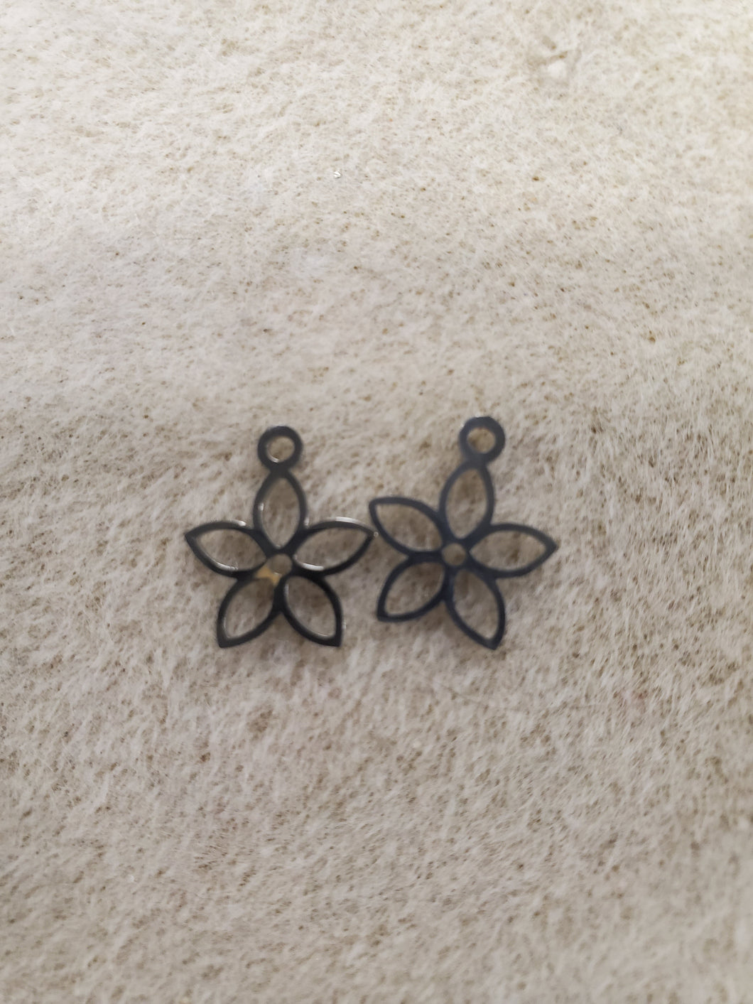 304 STAINLESS CHARM FLOWER