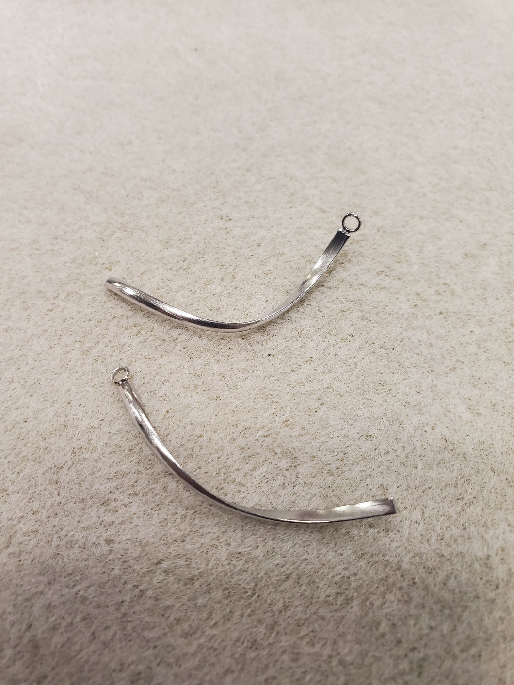 304 STAINLESS TWIST PENDANT