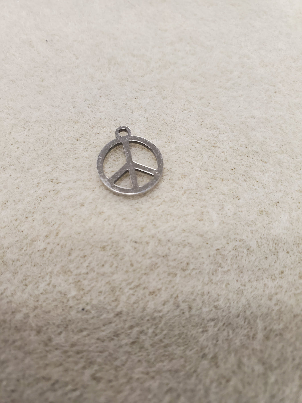 316 STAINLESS CHARM PEACE SIGN