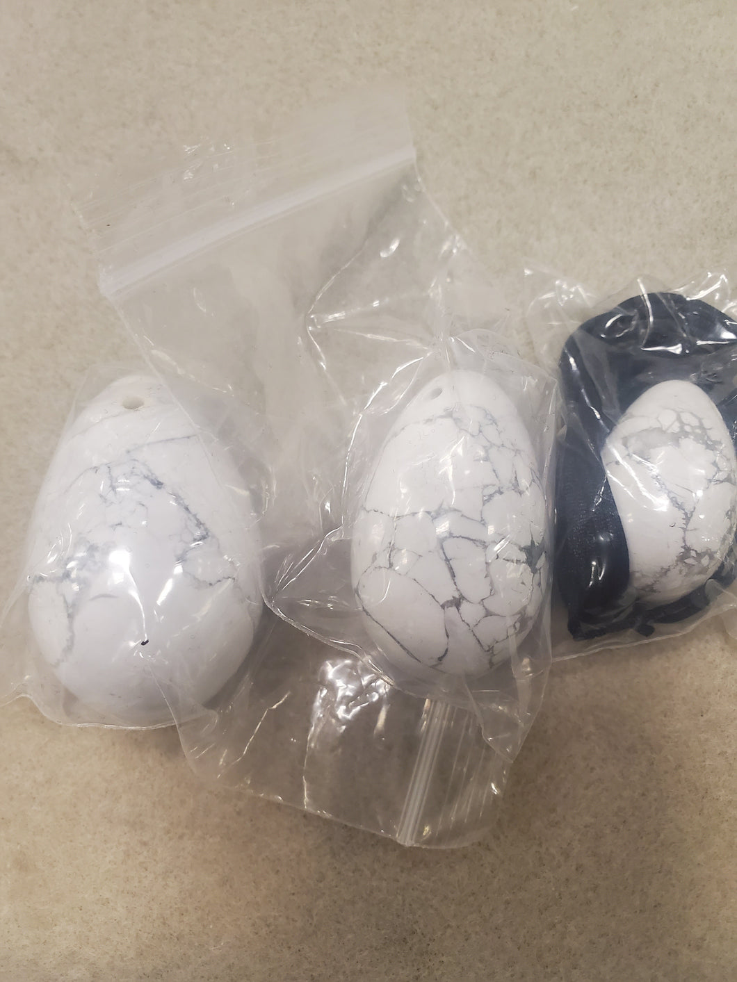 HOWLITE YONI EGG SET
