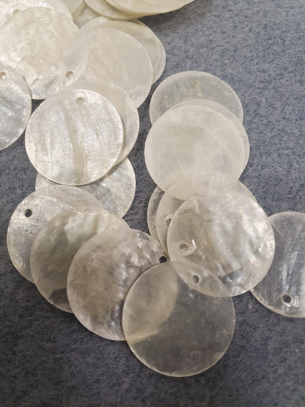 FRESHWATER SHELL FLAT ROUND