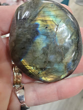 Load image into Gallery viewer, LABRADORITE GALLET/PALM STONE
