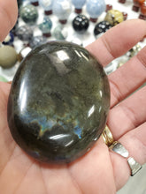 Load image into Gallery viewer, LABRADORITE GALLET/PALM STONE
