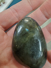 Load image into Gallery viewer, LABRADORITE GALLET/PALM STONE
