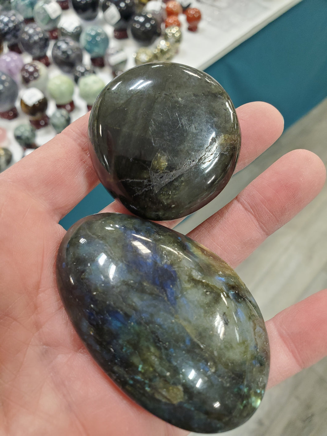 LABRADORITE GALLET/PALM STONE