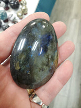 Load image into Gallery viewer, LABRADORITE GALLET/PALM STONE
