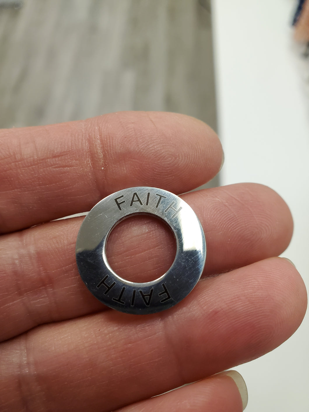 304 STAINLESS CIRCLE PENDANT