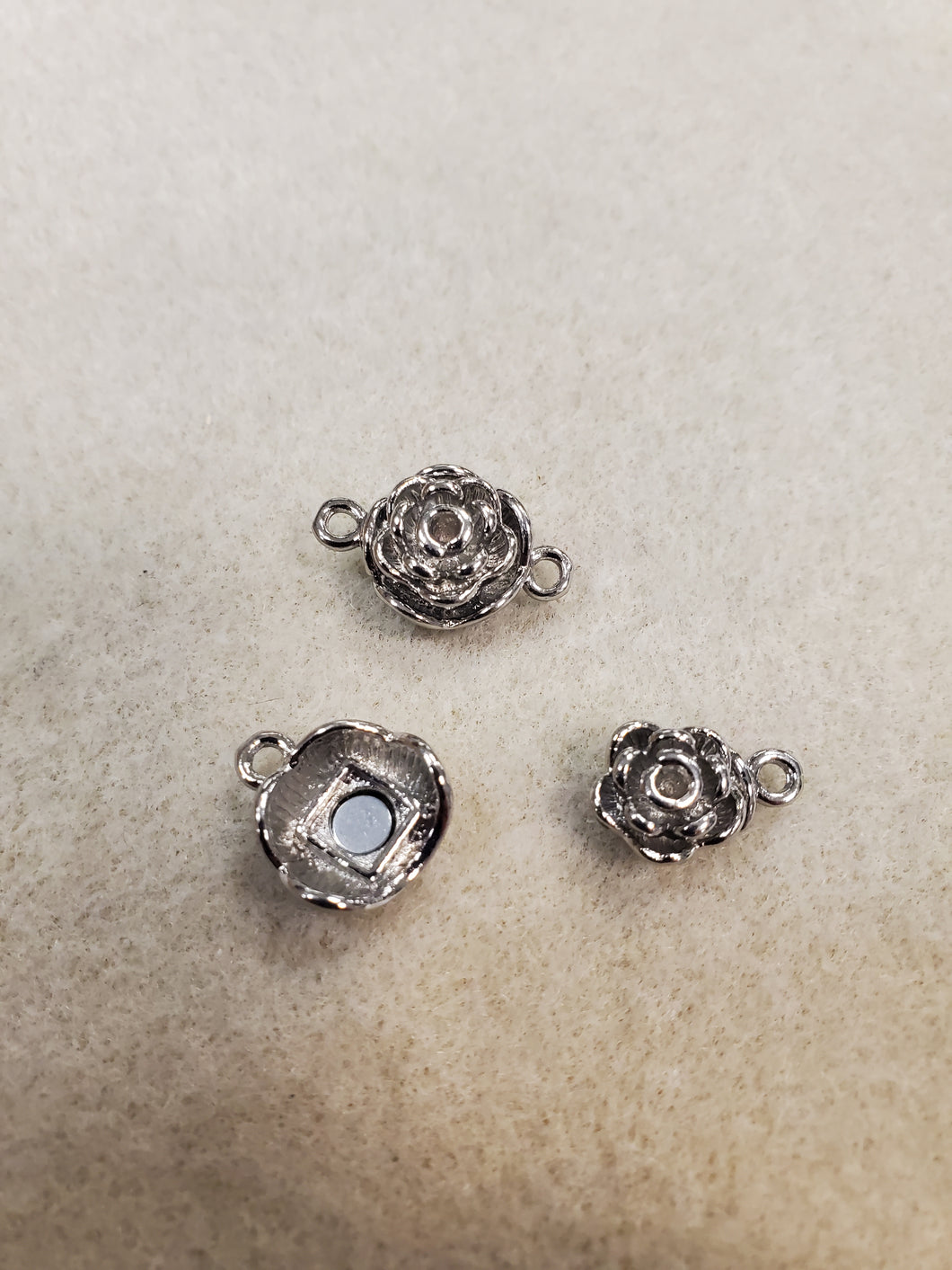 BRASS MAGNETIC CLASP FLOWER