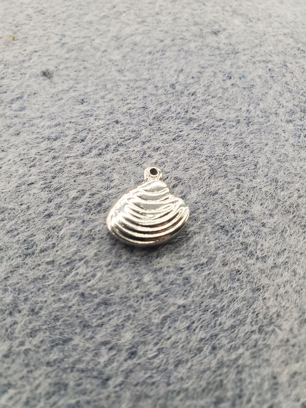 304 STAINLESS SHELL CHARM