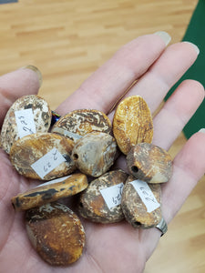 AGATE TWISTED OVAL 29-30X20-22MM