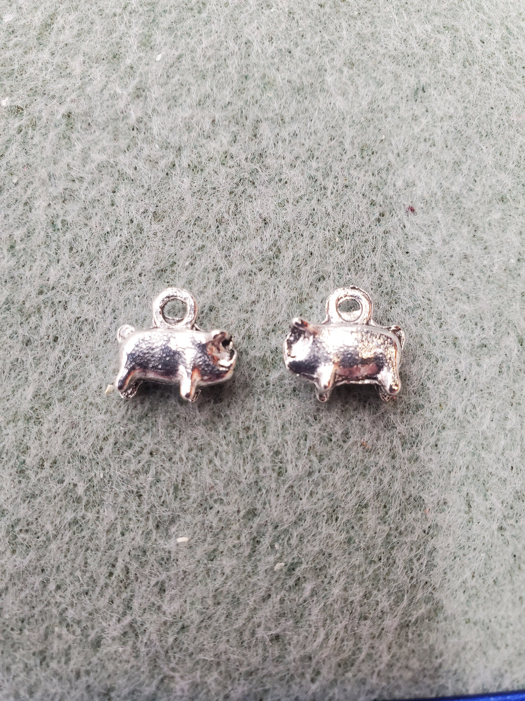 ALLOY CHARM PIG
