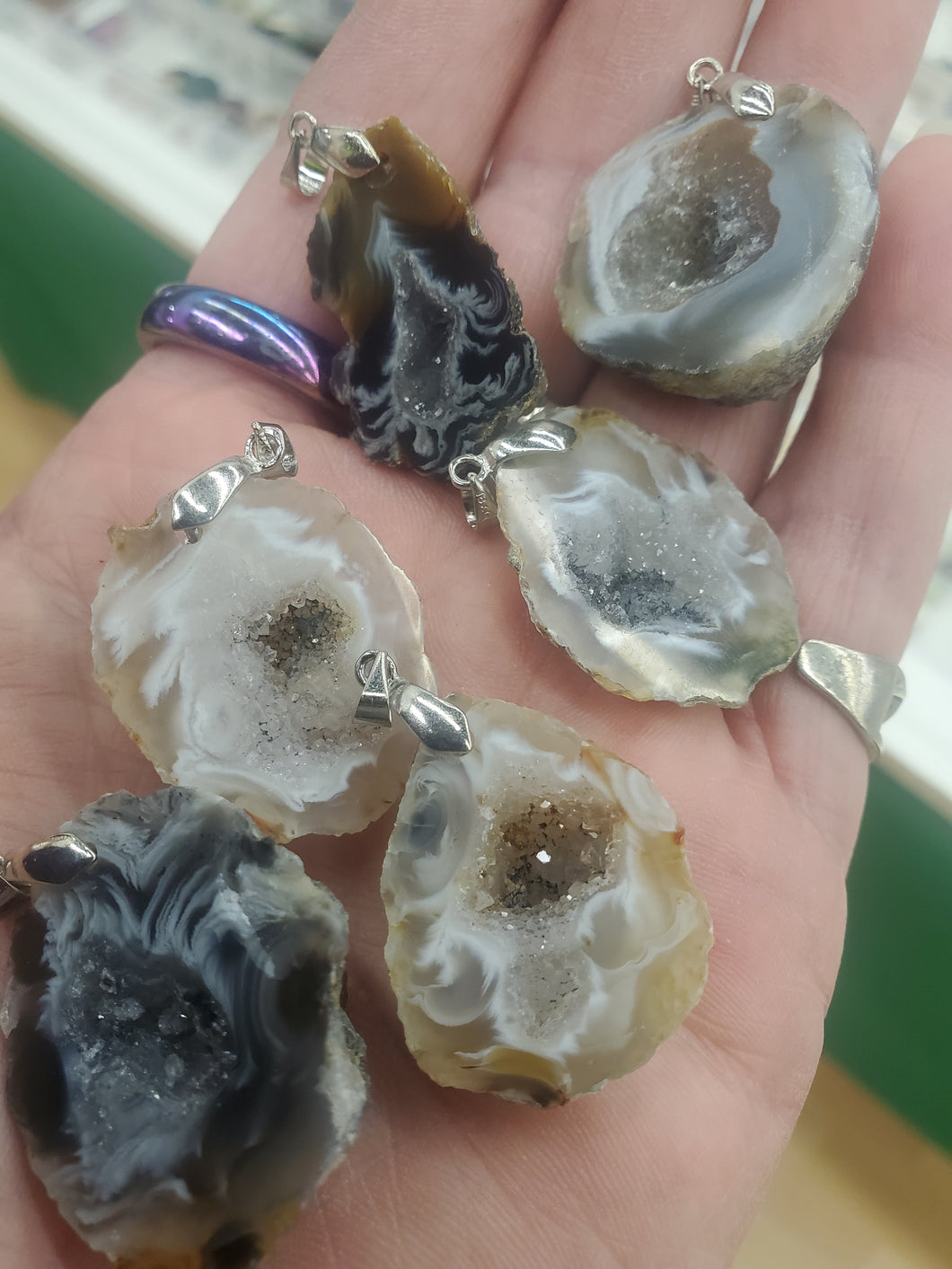 AGATE GEODE PENDANT