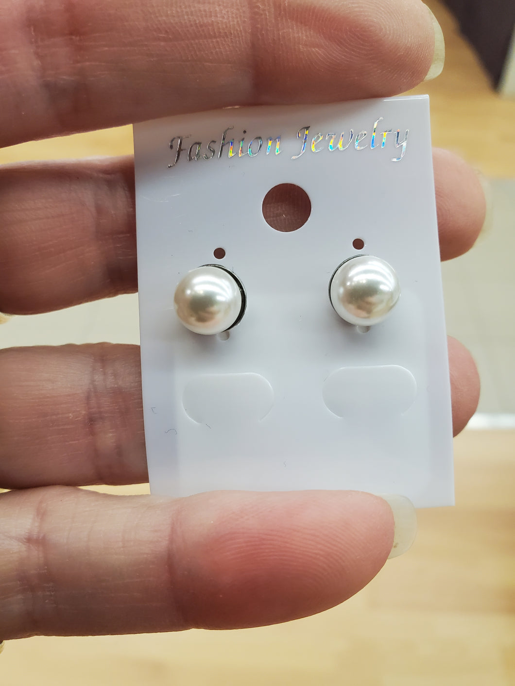 GLASS PEARL EARRINGS