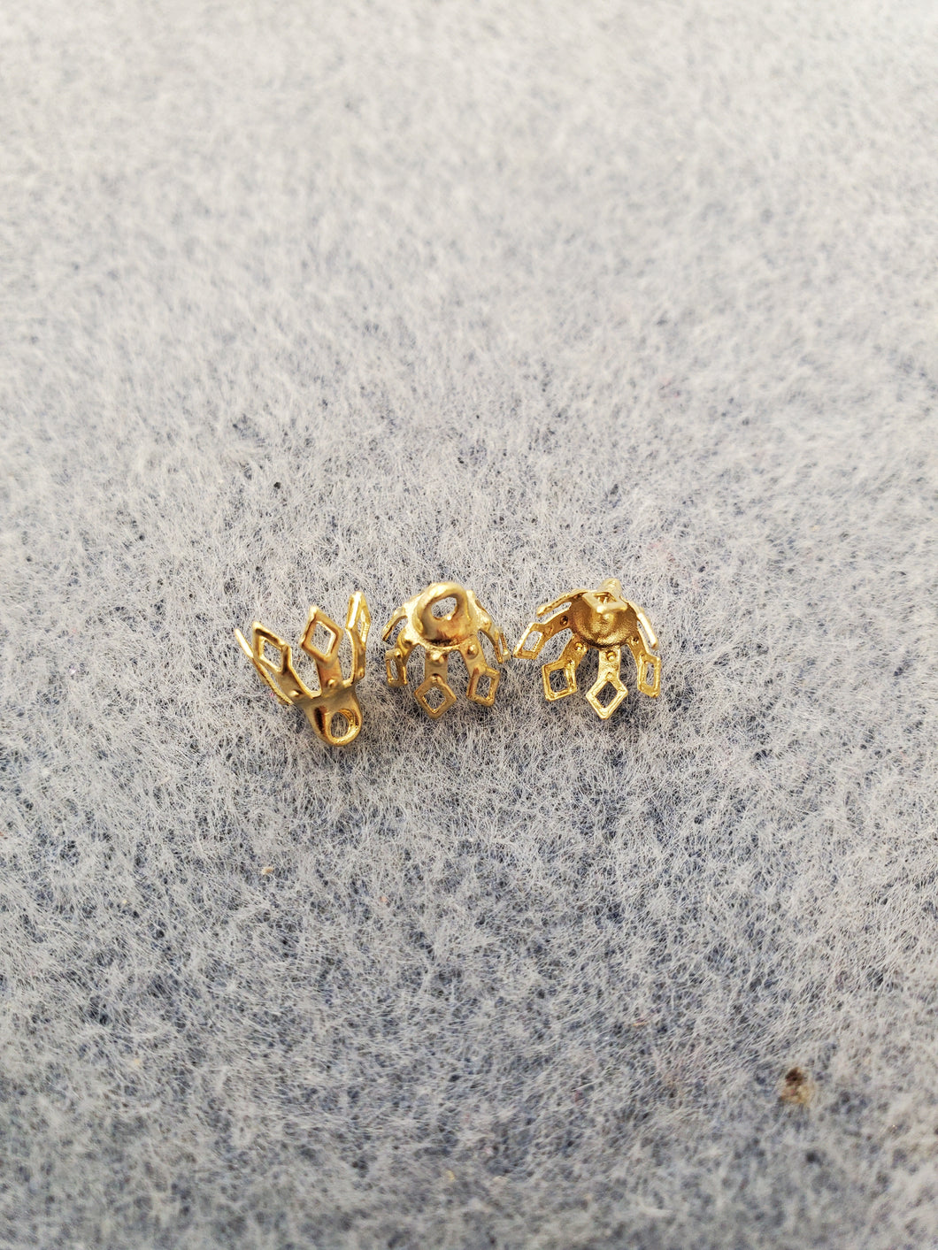 UNPLATED BRASS BEAD CAP/CORD END