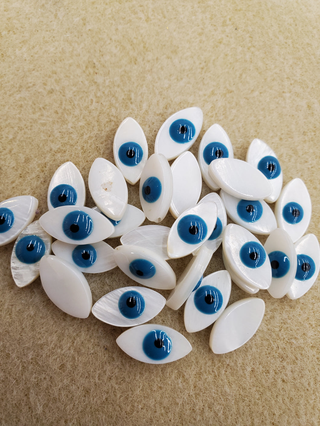FRESHWATER SHELL EVIL EYE BEAD