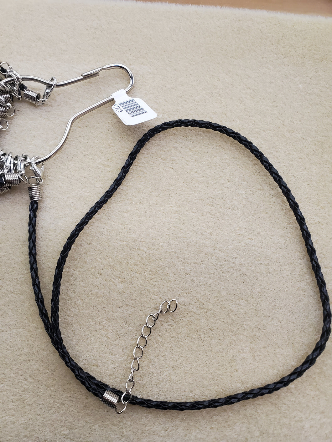 IMITATION LEATHER NECKLACE BRAIDED
