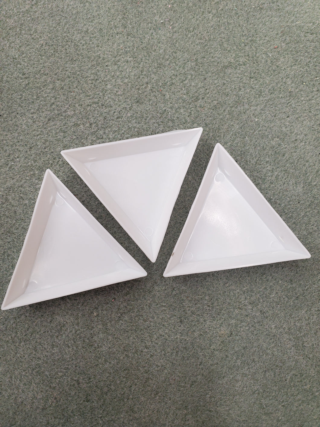 TRIANGLE SORTING TRAY
