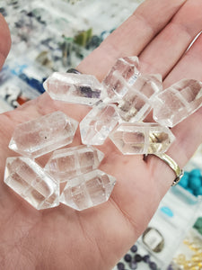 CLEAR QUARTZ DOUBLE TERMINATED 20-31X12-14X10-13MM