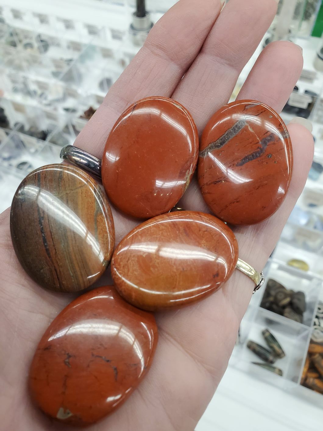 FIRE JASPER OVAL 39X30X6MM