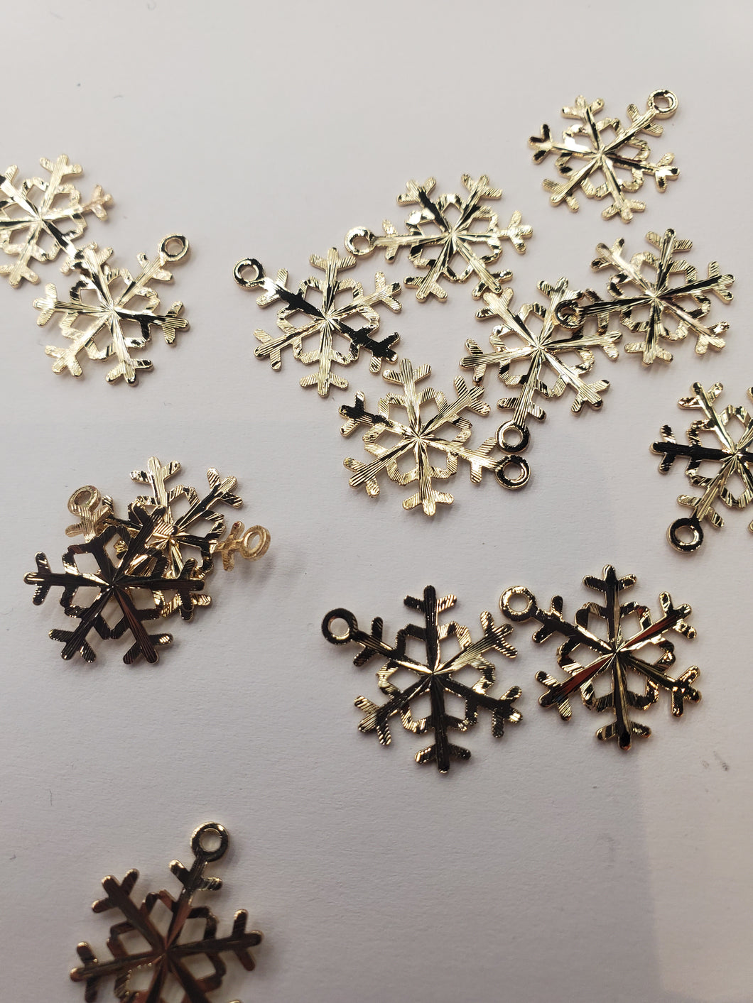 BRASS CHARM SNOWFLAKE