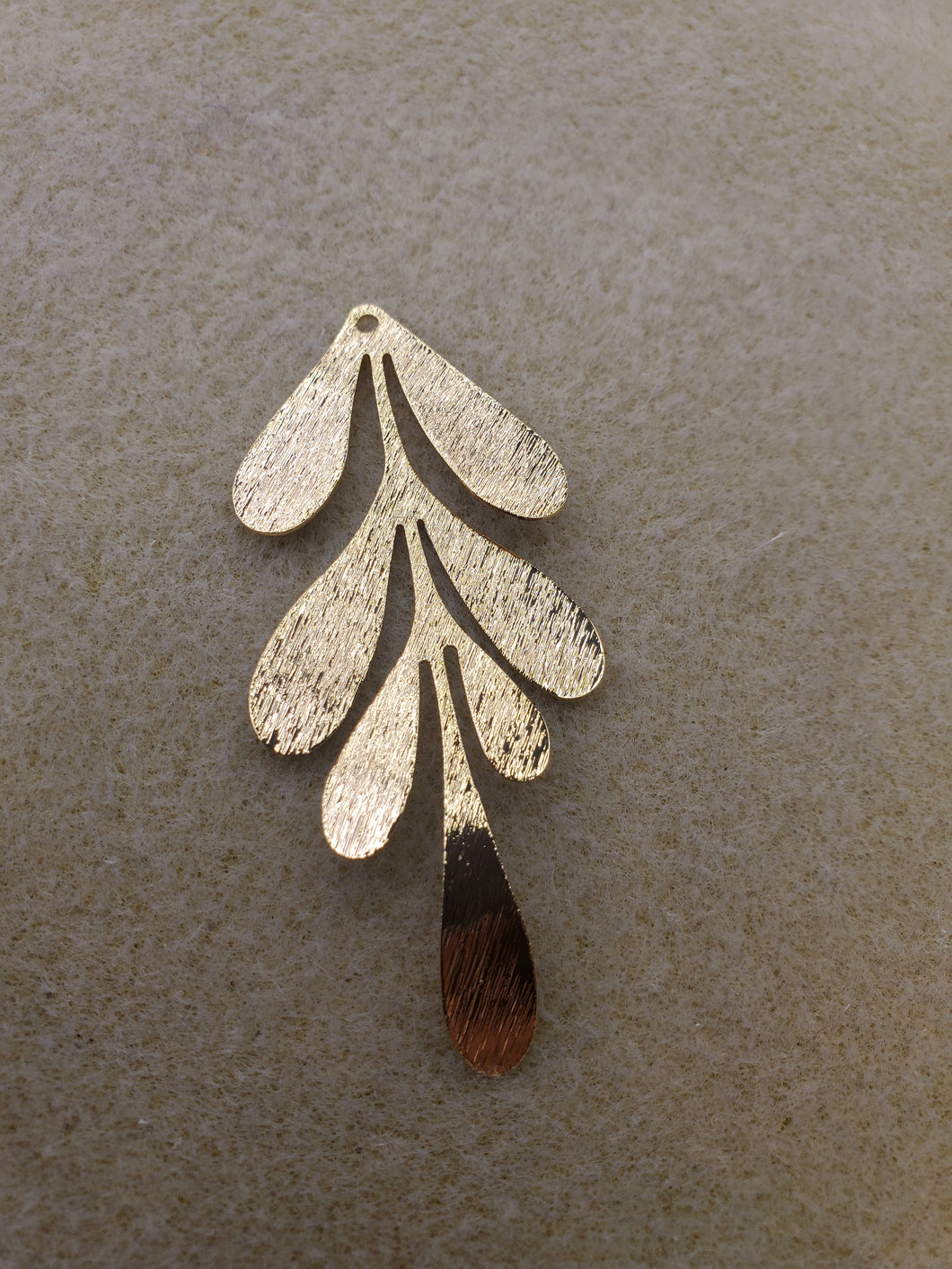 BRASS LEAF PENDANT